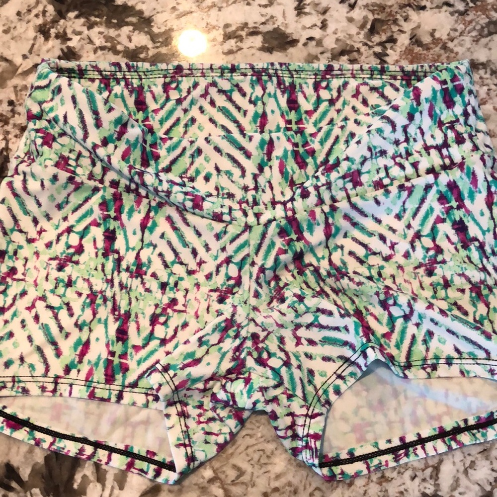 Booty shorts - Picture 5 of 5